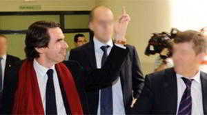 Aznar haciendo una peineta